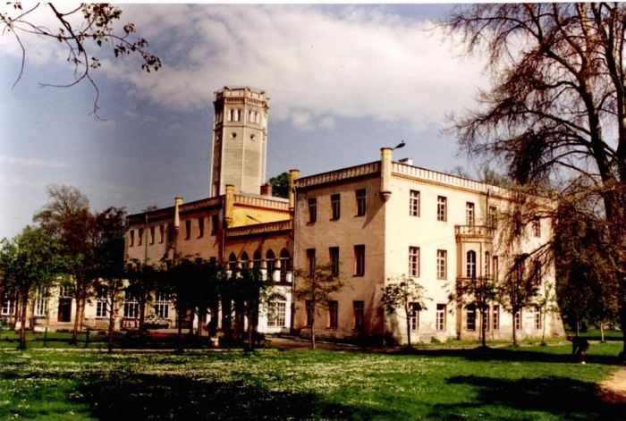 2000 rok. Mysłakowice. Szkoła Podstawowa w Pałacu Kr&oacute;lewskim. 