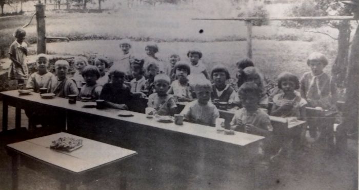 Dąbrowica (niem. Eichberg). Szkoła 1930 r.