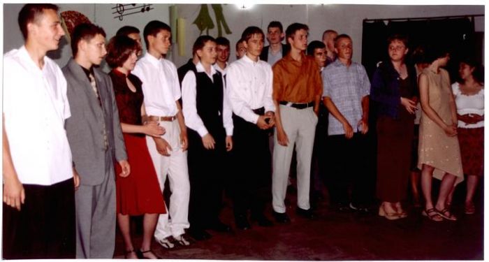 Bal III klas gimnazjum. Klub Radar. Mysłakowice 2003 r.