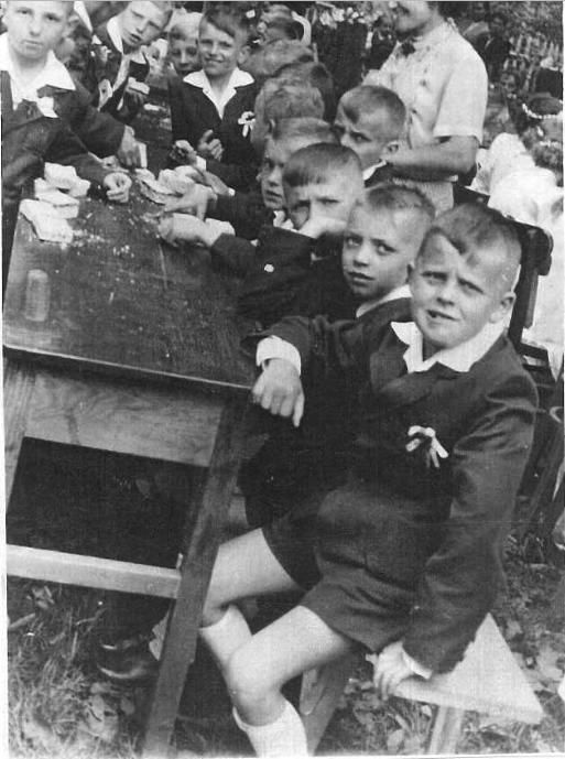 Przyjęcie po I Komunii Świętej 1959 rok. Mysłakowice