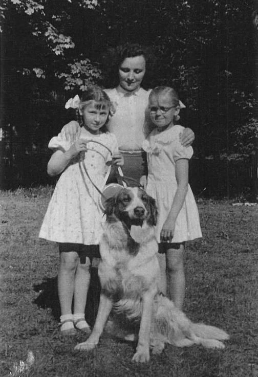 Wychowawczyni Pani Ilnicka z uczennicami. 1960 rok.