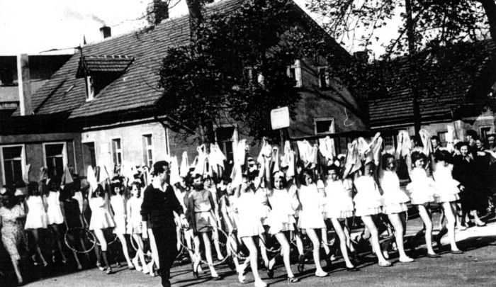 Parada w Mysłakowicach. Prawdopodobnie lata 60-te