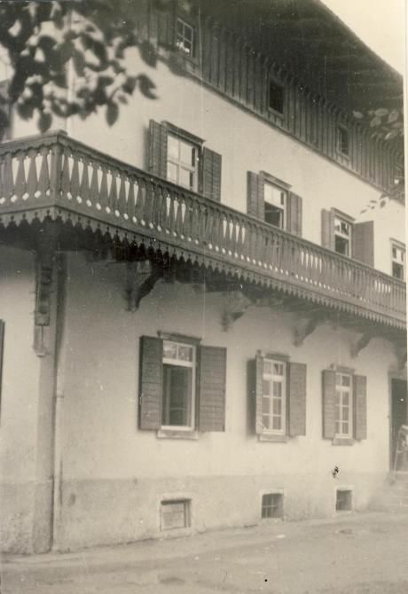 Mysłakowice 1960 rok. Willa Liegnitz (mała szkoła) tuż przed remontem/dostosowaniem do szkoły. Własność PGR.