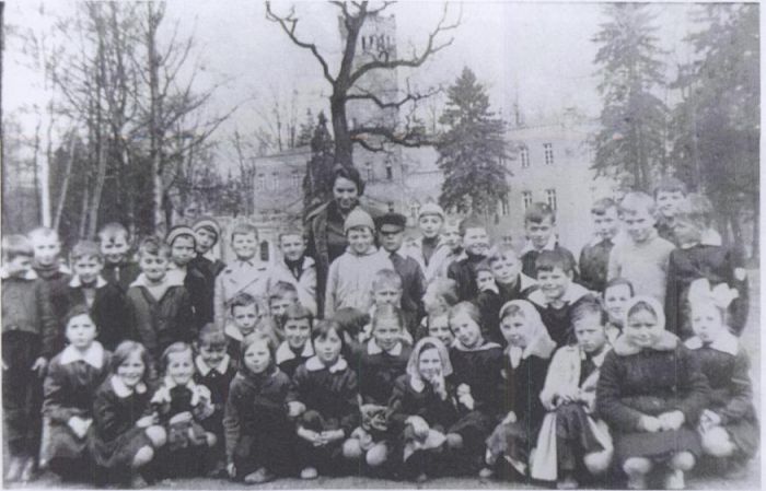 1968 rok. Szkoła w Mysłakowicach. Klasa V