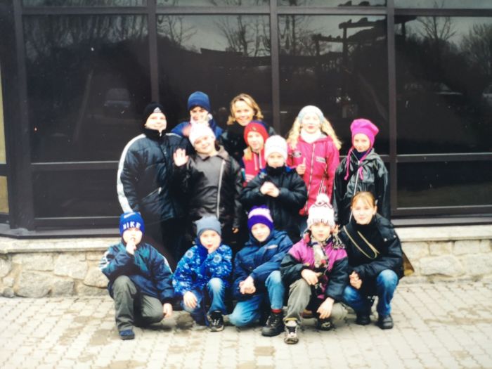 2002 rok wycieczka młodzieży do Banku Gen&oacute;w. Organizator GOK Mysłakowice.