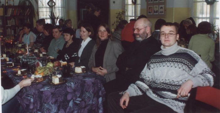 Spotkanie Wigilijne pracownik&oacute;w Szkoły Podstawowej w Mysłakowicach. 2002 r.