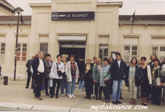 Pracownicy Szkoły Podstawowej w Mysłakowicach na wycieczce w Paryżu. 2000 rok