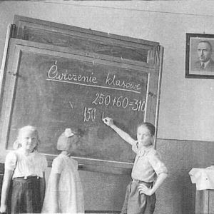 Szkoła w Mysłakowicach. Lekcja matematyki. 1949 rok
