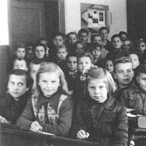 Szkoła podstawowa w Mysłakowicach 1953 rok.