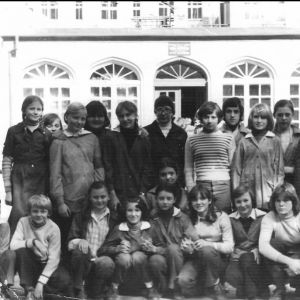 Szkoła w Mysłakowicach 1980 r. kl.8 z wych. p. J. Cukiernik 