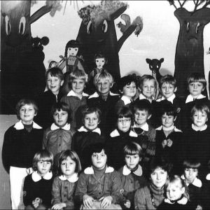 Szkoła Mysłakowice. 1981 r. ucz. kl.1 z Panią .Zytą Niską