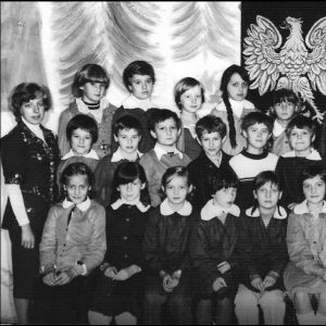 Szkoła Podstawa Mysłakowice. 1982 r. kl.6 z Panią Marią Br&oacute;dką