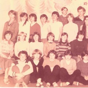 Szkoła Mysłakowice. 1982 r. Pani.H. Paczkowska-Sroka z uczniami