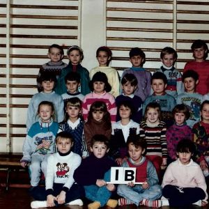 1995 r. Uczniowie. kl.1b z Panią Dorotą Szurą 