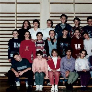 Szkoła w Mysłakowicach. 1995 r. ucz. kl. 8b z Panią Danuta Nowalińską
