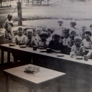 Dąbrowica (niem. Eichberg). Szkoła 1930 r.