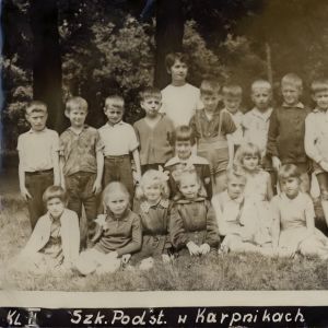 Szkoła podstawowa w Karpnikach rok szkolny 1965/66. Klasa II