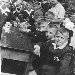 Przyjęcie po I Komunii Świętej 1959 rok. Mysłakowice