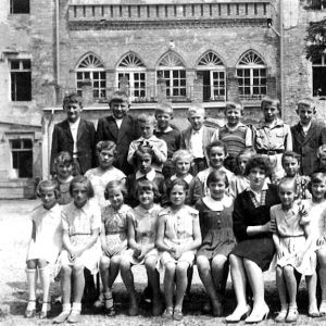 Mysłakowice, szkoła. Klasa V. Wychowawca pani A. Dobrochłop. 1959 r.