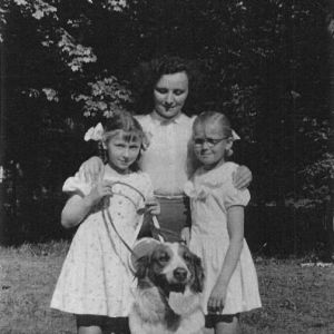 Wychowawczyni Pani Ilnicka z uczennicami. 1960 rok.