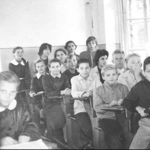 Lekcja biologii z Panią Winiarską 1959 r. Klasa VI. Mysłakowice