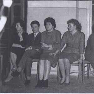 Zabawa w szkole w Mysłakowicach. 1961 rok