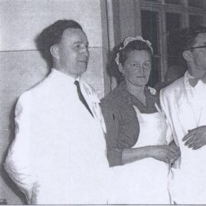 Zabawa w szkole w Mysłakowicach. 1961 rok