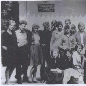 Na początku uczniowie Szkoły Zawodowej DZPLn "Orzeł" w Mysłakowicach pobierali lekcje w "malej szkole". Foto