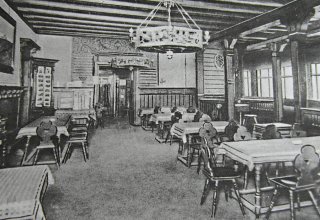 Sala w schronisku "Ks.Henryka Pobożnego" nad Wielkim Stawem r.1920