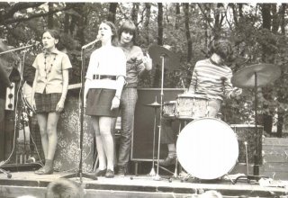 Koncert na zawodach sportowych DZPL ORZEŁ  lata 70te. Zesp&oacute;ł  Czwarty Wymiar