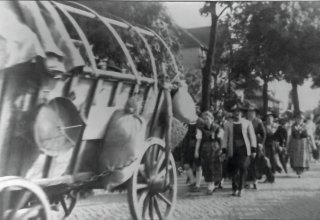 Mysłakowice (niem. Erdmannsdorf-Zillerthal, Zillerthal) 1937 r. Coroczny przemarsz Tyrolczyk&oacute;w