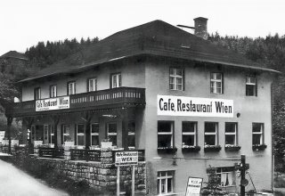 Karpacz (niem. Krummh&uuml;be). 1936 r. Kawiarnia-Restauracja Wien. P&oacute;źniej Oaza. 