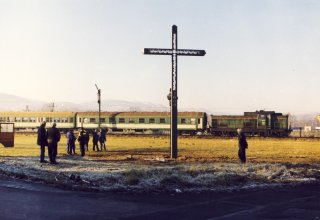 Ustawienie Krzyża Milenijnego w Mysłakowicach 1999 rok.