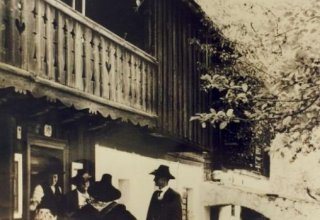 Tyrolczycy i dom Tyrolski. Mysłakowice, obecnie ul. Daszyńskiego