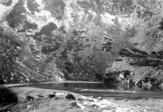 Kocioł Małego Stawu w środkowej części Karkonoszy w pobliżu R&oacute;wni pod Śnieżką. 1931 rok