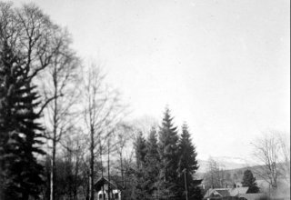 Erdmannsdorf (Mysłakowice) 1935 rok. Domy miedzy Pałacem a Kościołem.