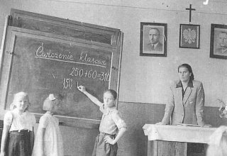 Szkoła w Mysłakowicach. Lekcja matematyki. 1949 rok