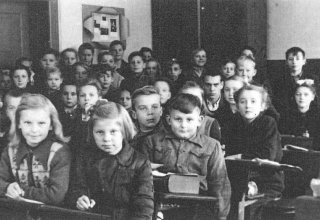 Szkoła podstawowa w Mysłakowicach 1953 rok.