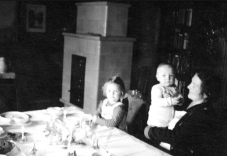 Jadalnia w Pałacu w Mysłakowicach. 1940 rok.