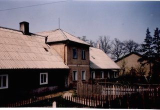 Budynek pierwszej szkoły Tyrolskiej. Mysłakowice, ul. Wojska Polskiego. ok 1995 rok