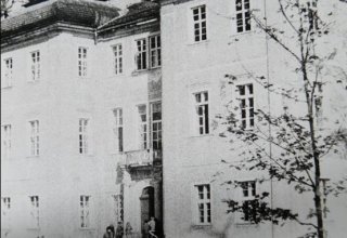 Pałac Łomnica. 1973 rok w tym Czasie szkołą Podstawowa.