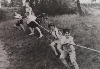 Koniec lat 60-tych. Mysłakowice dawne boisko na ul. Wojska Polskiego.