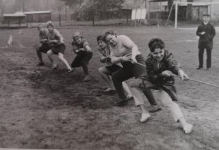 Koniec lat 60-tych. Mysłakowice dawne boisko na ul. Wojska Polskiego.