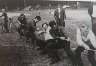 Koniec lat 60-tych. Mysłakowice dawne boisko na ul. Wojska Polskiego.