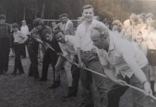 Koniec lat 60-tych. Mysłakowice dawne boisko na ul. Wojska Polskiego.