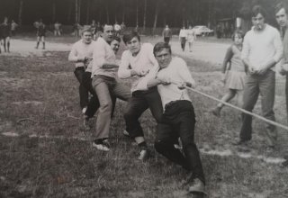 Koniec lat 60-tych. Mysłakowice dawne boisko na ul. Wojska Polskiego.