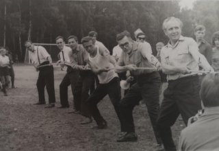 Koniec lat 60-tych. Mysłakowice dawne boisko na ul. Wojska Polskiego.