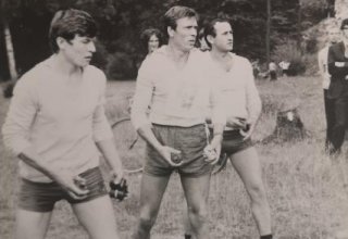 Koniec lat 60-tych. Mysłakowice dawne boisko na ul. Wojska Polskiego.