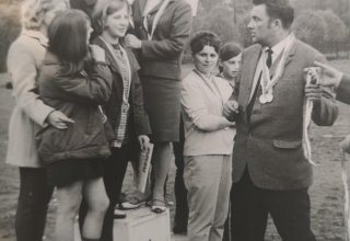 Koniec lat 60-tych. Mysłakowice dawne boisko na ul. Wojska Polskiego.