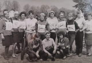 Koniec lat 60-tych. Mysłakowice dawne boisko na ul. Wojska Polskiego.